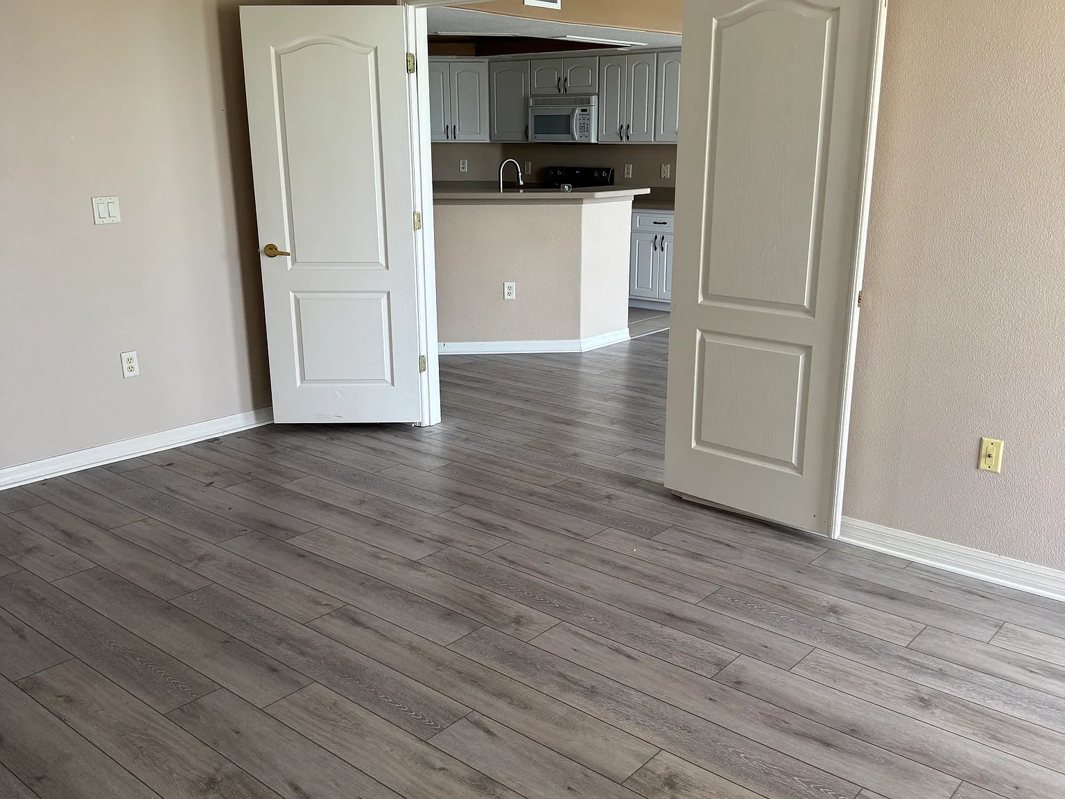 3 bed, 1852 sqft, $2,450 — Photo 3