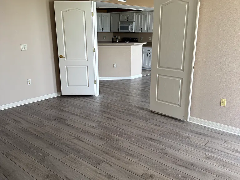 8903 Laguna Ln #204 — Photo 3