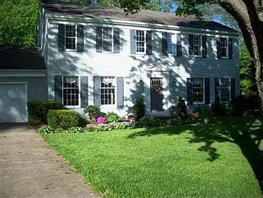 1413 White Oak Dr NE photo 1