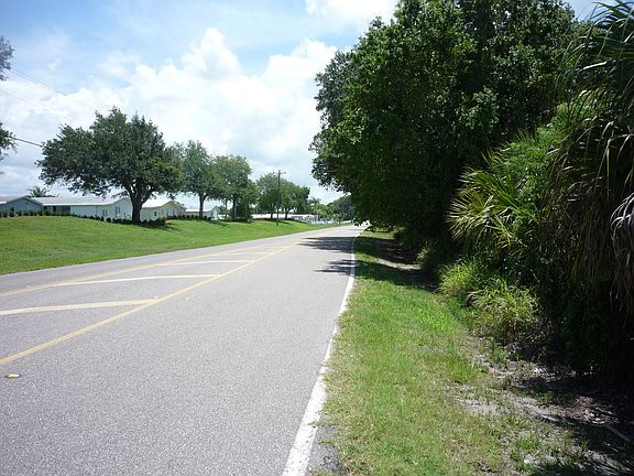 E 85th St lkg west