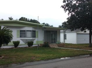 994 Pineway St, Tavares, FL 32778