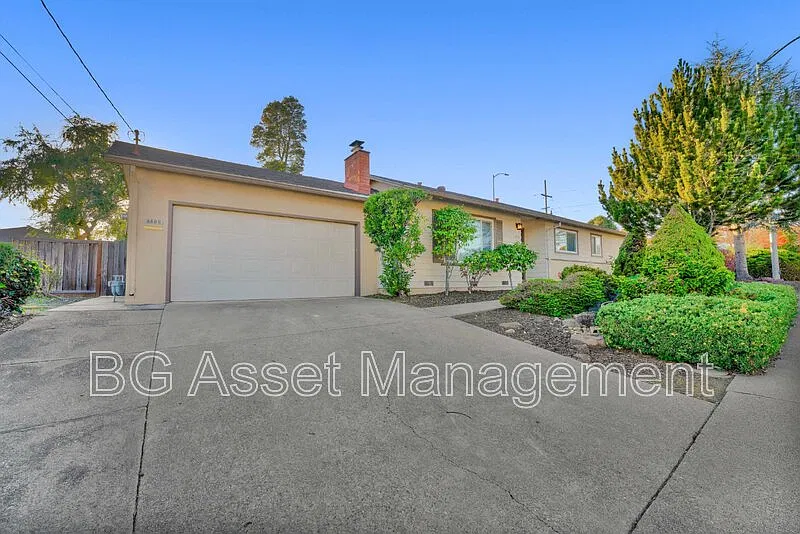 3 bed, 2.0 bath, 1326 sqft, $3,595 — Photo 2