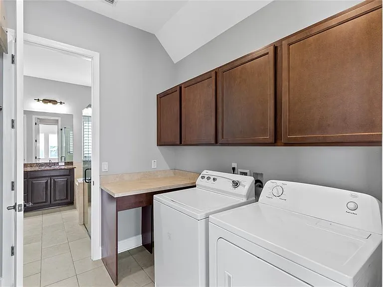 8631 Laureate Blvd — Photo 15