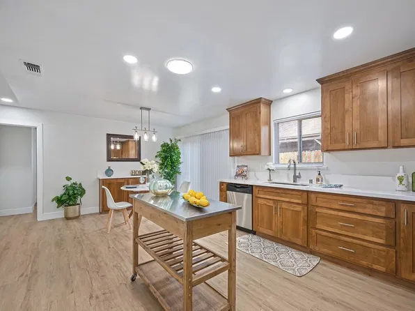 10229 S White Rock Rd, Rancho Cordova, CA 95670