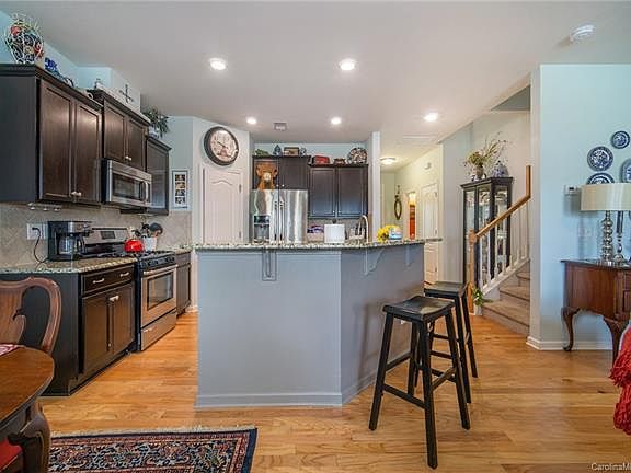 5th image of 3286 Yarmouth Ln #14