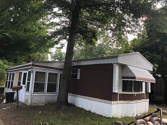 3rd image of 130 Paradise Blvd