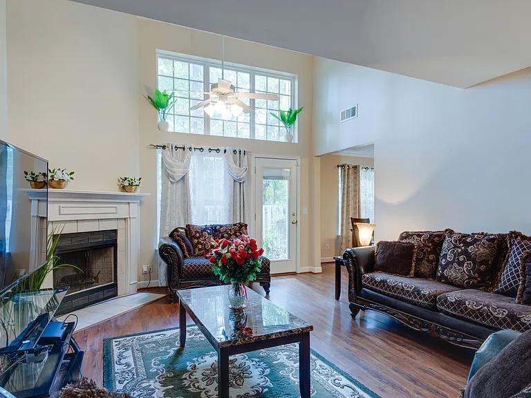 625 Heath Pl — Photo 6