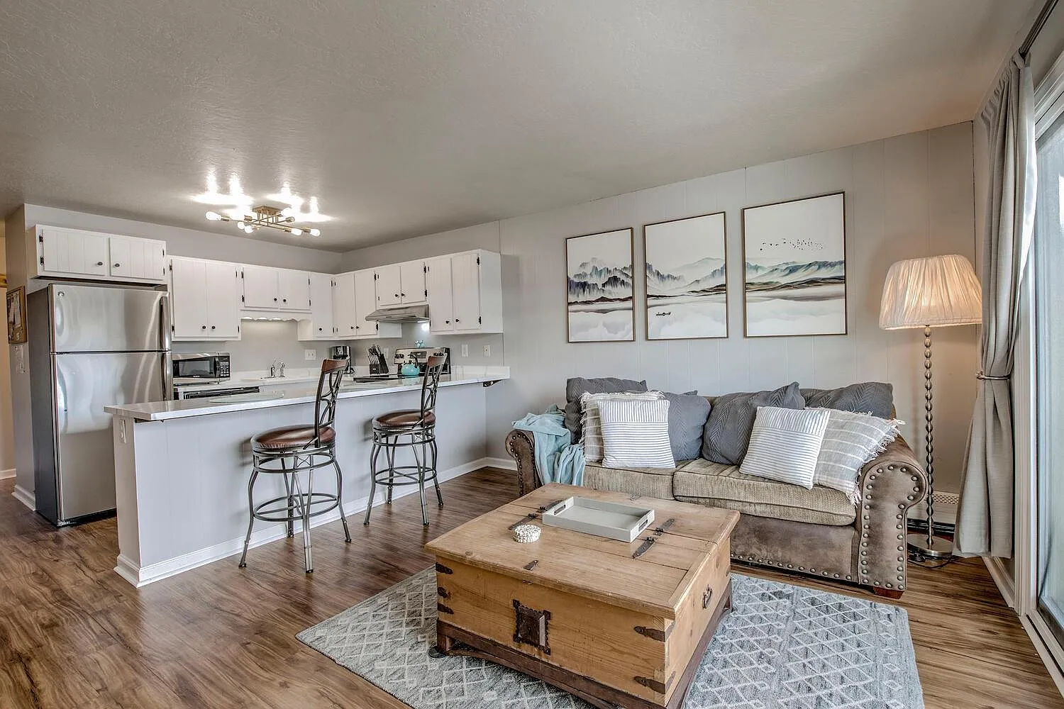 1 bed, 584 sqft, $2,200 — Photo 2