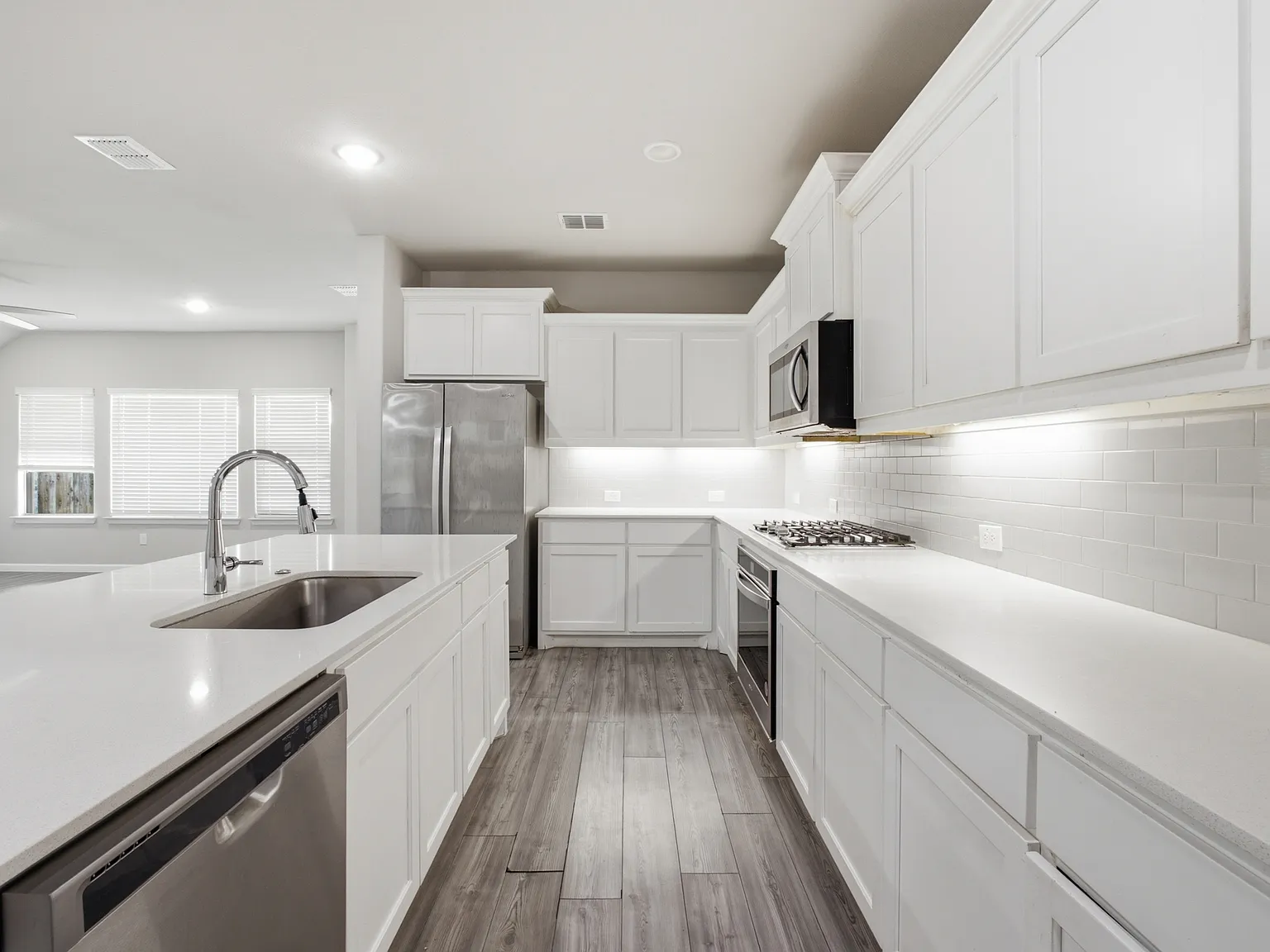 4 bed, 2164 sqft, $2,600 — Photo 3