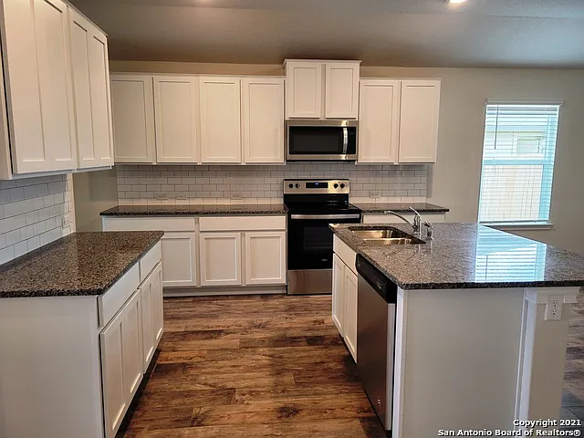 3 bed, 2.0 bath, 1651 sqft, $2,000 — Photo 4