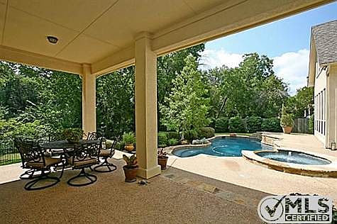 2nd image of 923 Parkview Ln