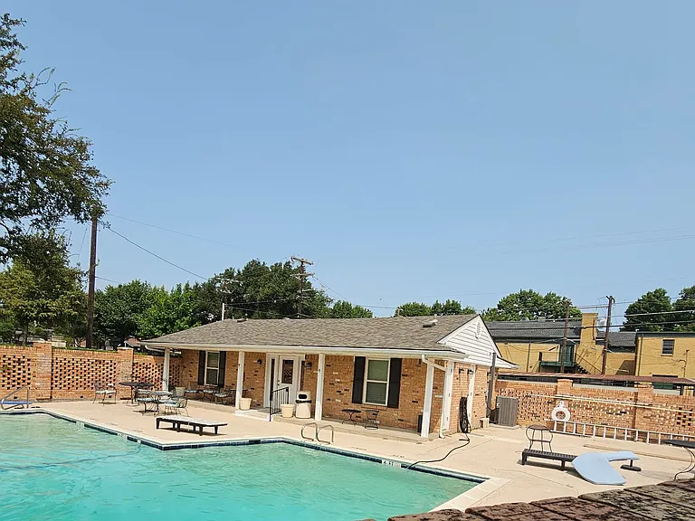 6033 Sandhurst Ln #D — Photo 4