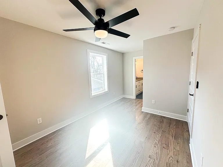 1829A 9th Ave N — Photo 11