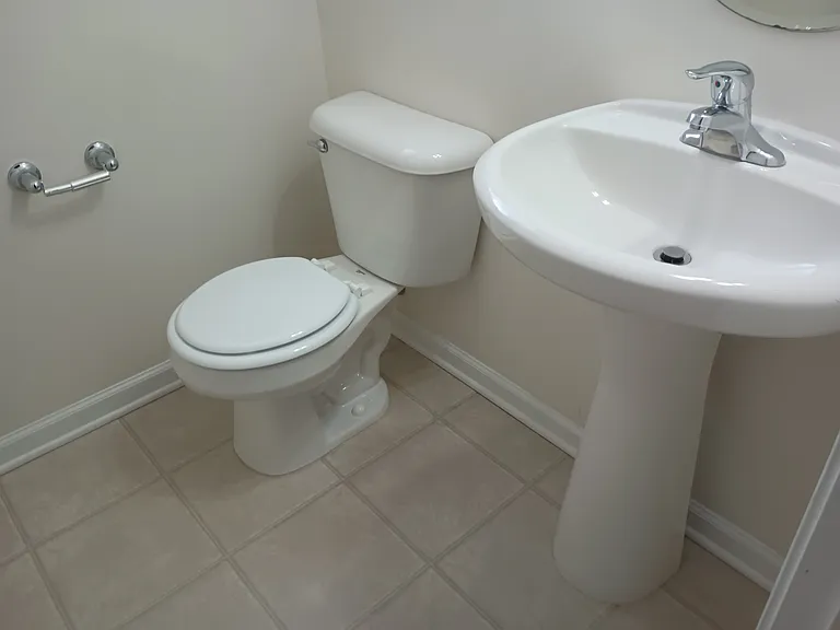 421 Madison Ave — Photo 23