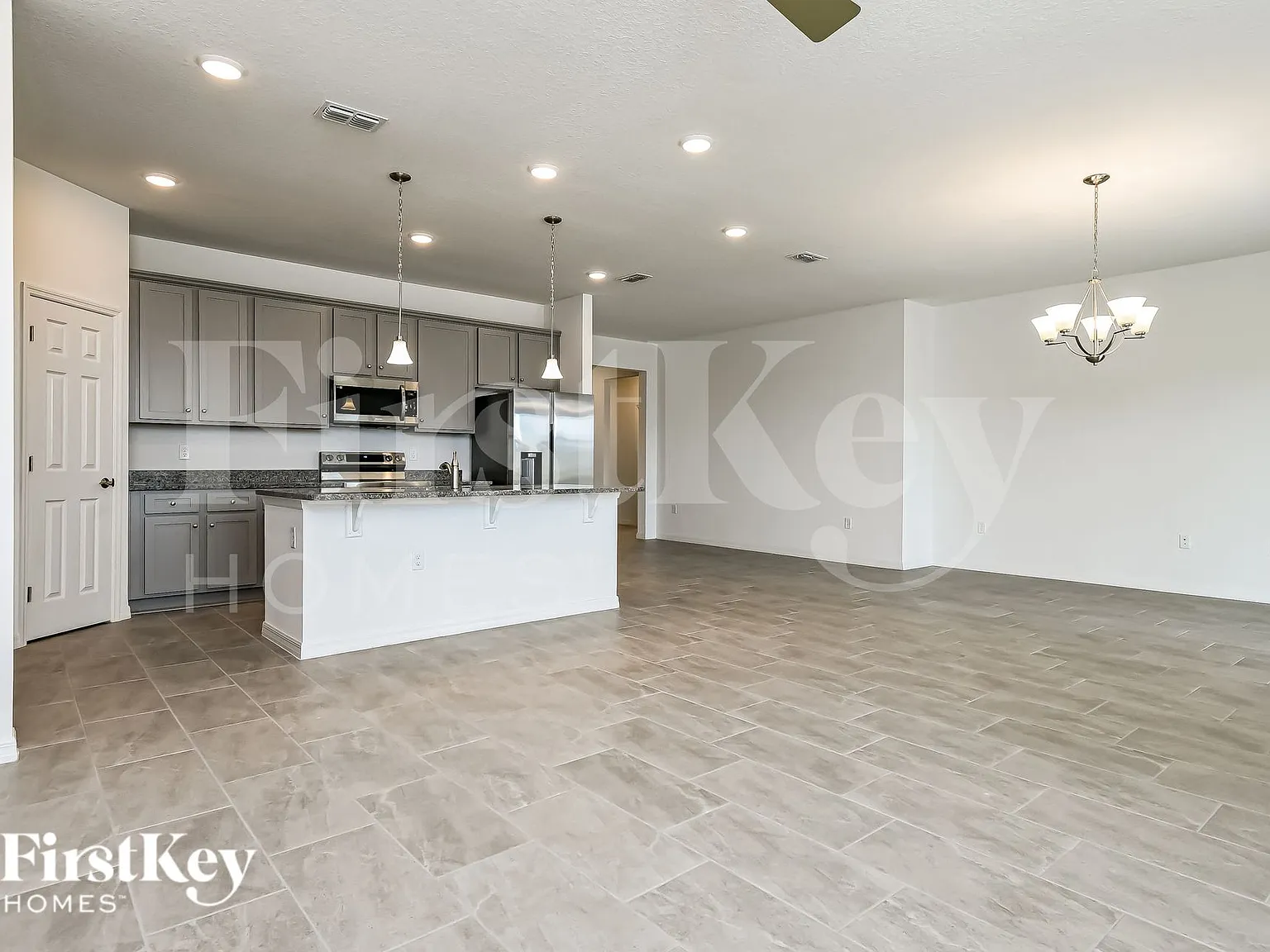 3 bed, 2.0 bath, 1795 sqft, $2,395 — Photo 3
