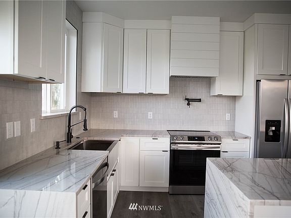 5th image of 4018 Quinn Dr NE