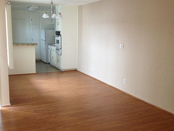 2nd image of 954 N Croft Ave APT 206