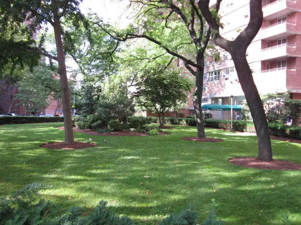 573 Grand image 1 of 3