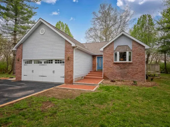 1215 Shawnee Trl, Carterville, IL 62918