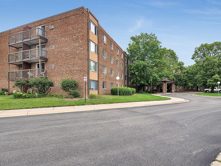 Moon Lake Village Four Story Condominiums Hoffman Estates, IL Zillow