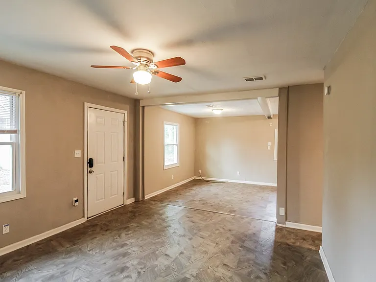 1821650_018_living_room_13619603.jpg