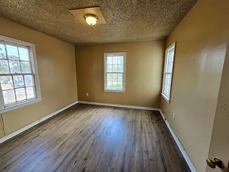 1319 Sycamore St — Photo 24