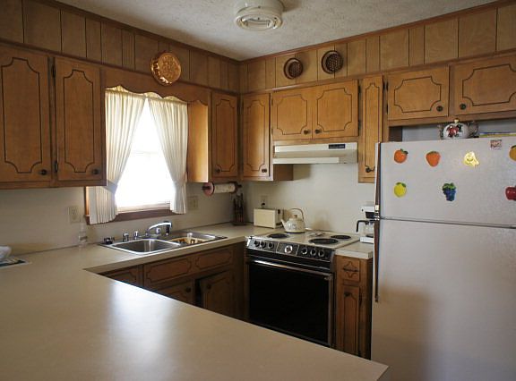 4th image of 1003 Brandon Ct