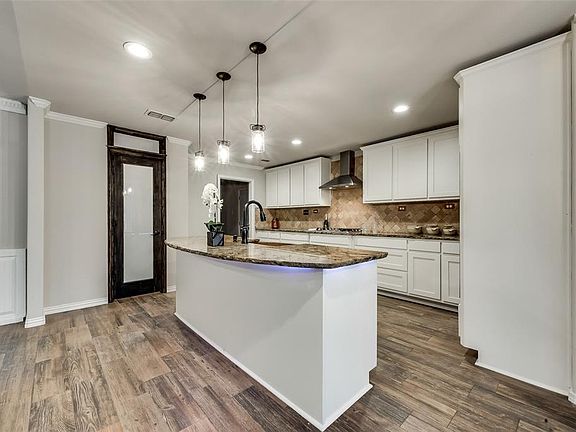 4th image of 101 Oak Creek Ct