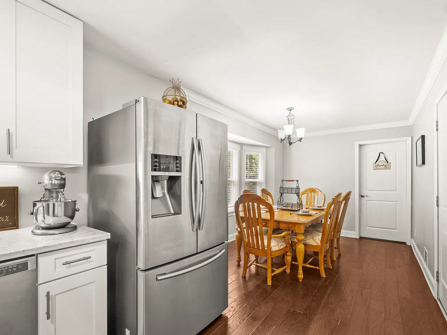 4 bed, 2.5 bath, 2478 sqft, $7,950 — Photo 4