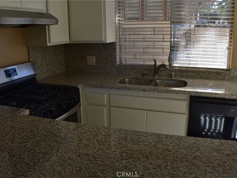 220 W 3rd St #101 — Photo 4