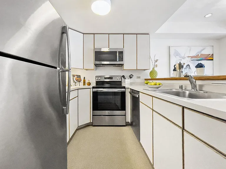 601 Van Ness Ave #242 — Photo 15