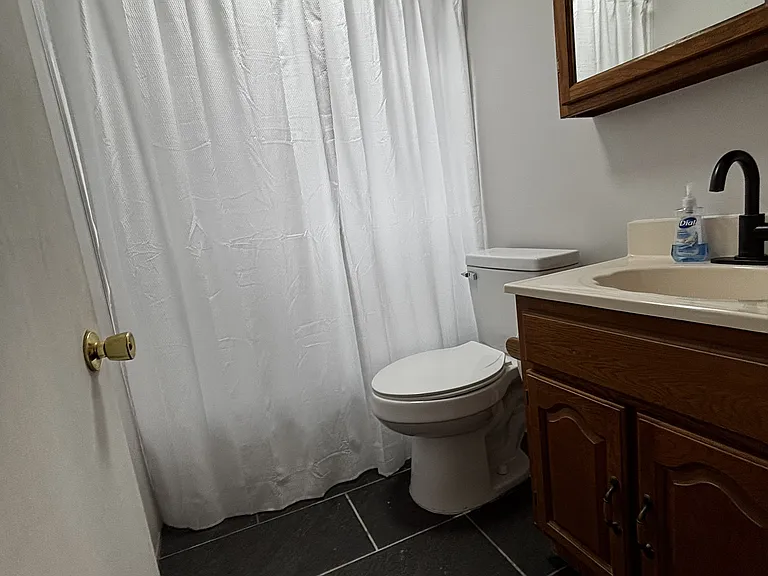 2538 Florent Ave — Photo 12