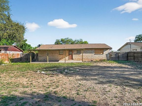 5th image of 2203 COLONY DR