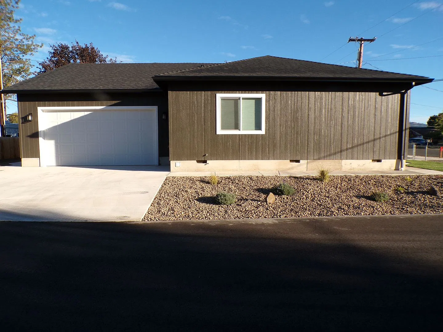 Charming, Comfortable Home with Ample Space — Photo 2