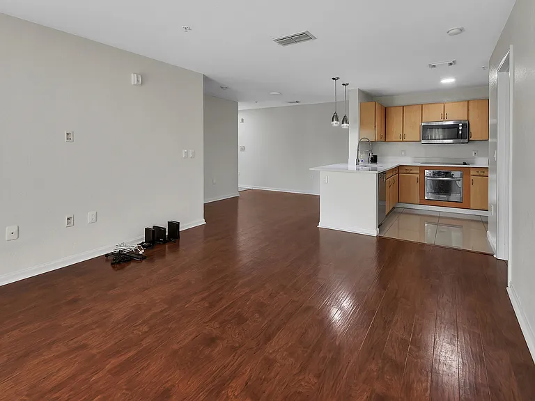 940 Village Trl #8-206 — Photo 5