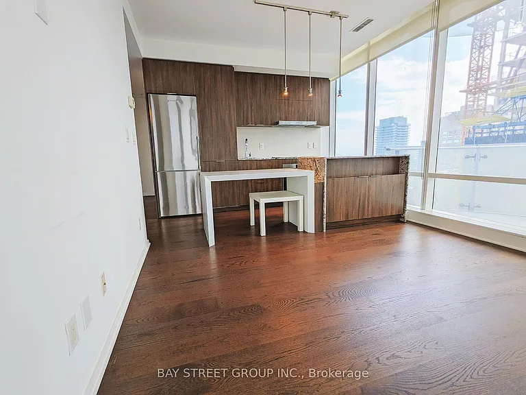1 Bloor St E #4108 — Photo 7