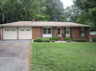 1750 Pioneer Dr, Newton, NC 28658