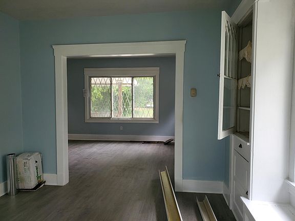 2nd image of 1512 E 80th Pl