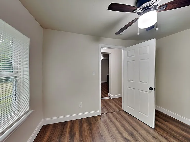 2639 Ghent St — Photo 13