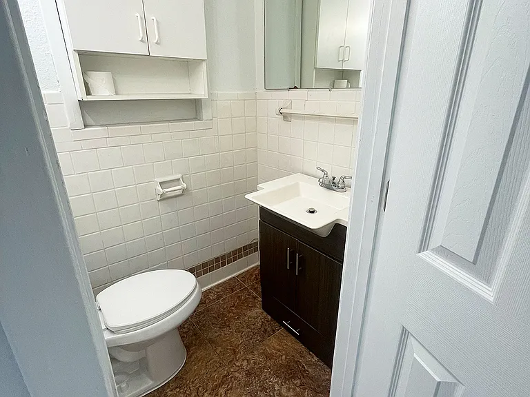 2154 Henry St NE — Photo 11