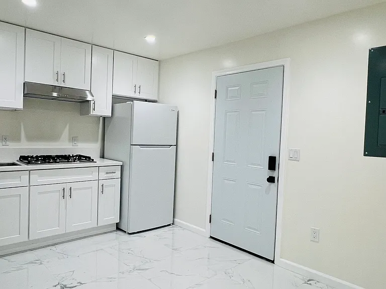 6243 Chapman Ave — Photo 3