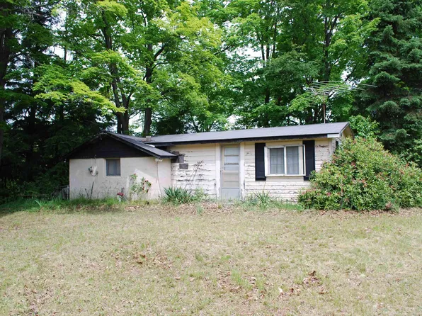 15456 Peninsula Dr, Traverse City, MI 49686