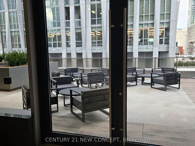 11 Yorkville Ave #5602 — Photo 29