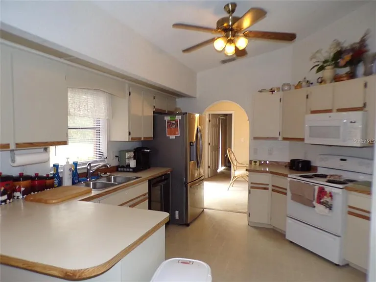 1011 Tropical Ave NW — Photo 3