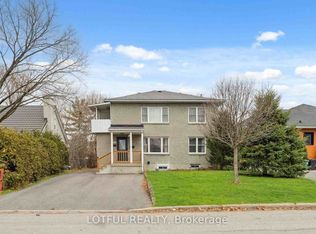 2427 Chasseur Ave #2, Ottawa, ON K1V 8E5