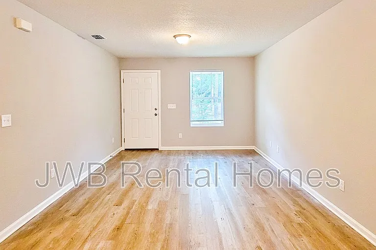 3079 Armstrong St — Photo 6