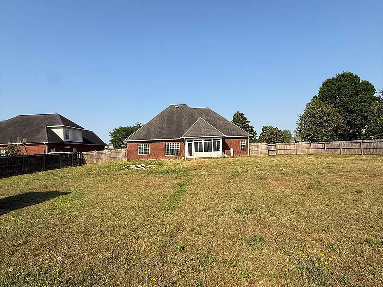 136 Roseine Dr — Photo 23