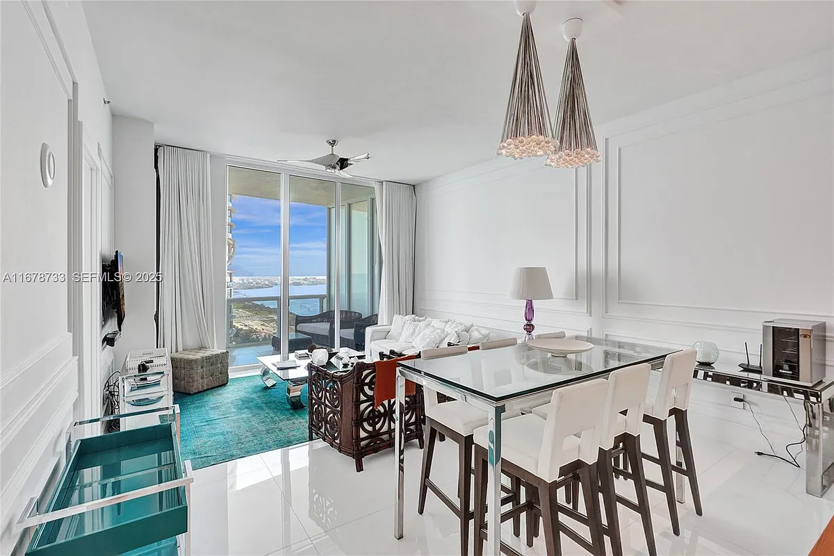 Building Photo - 15811 Collins Ave #3302