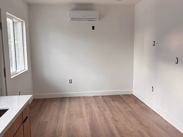 6010 Dunrobin Ave #1 — Photo 2