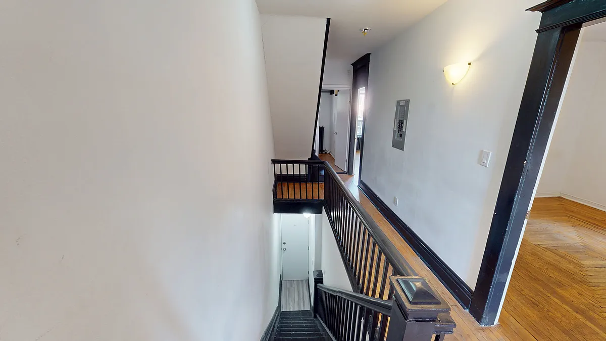 Building Photo - 53 Hepbourne St #2